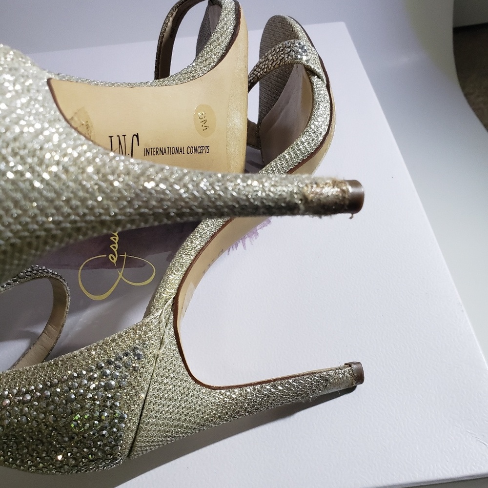 Heels - Picture 4 of 6